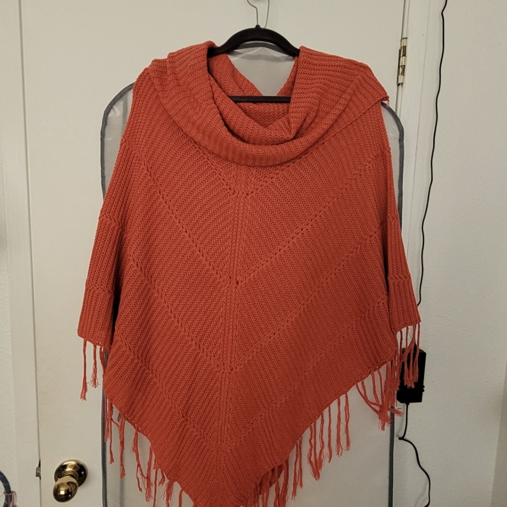 Woman's knit pincho